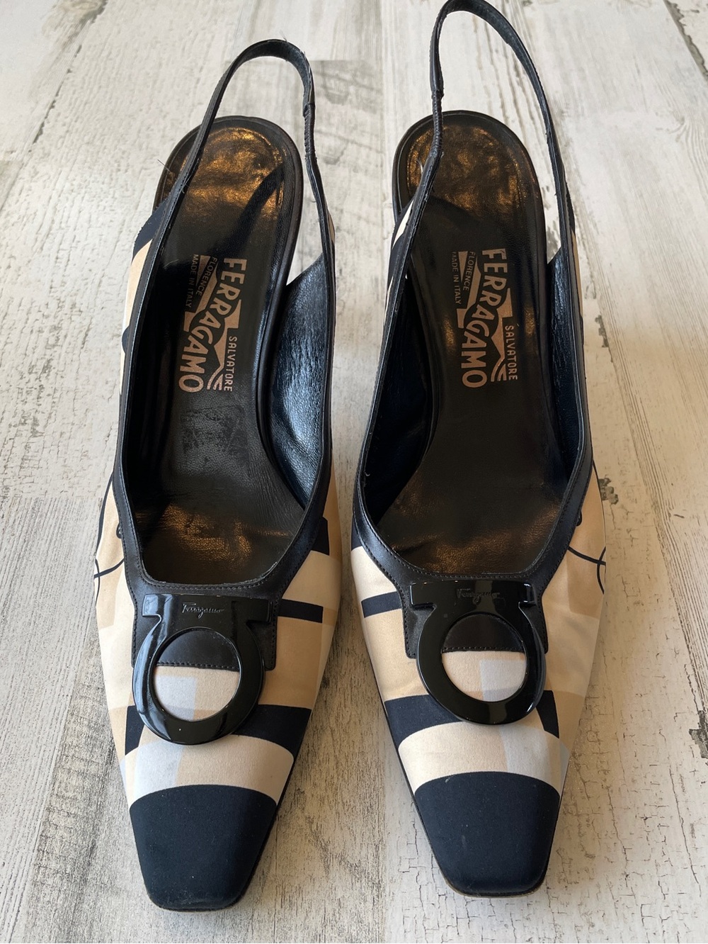 Salvatore Ferragamo Black & Cream Striped Slingback Pumps Floral Front Logo EUC